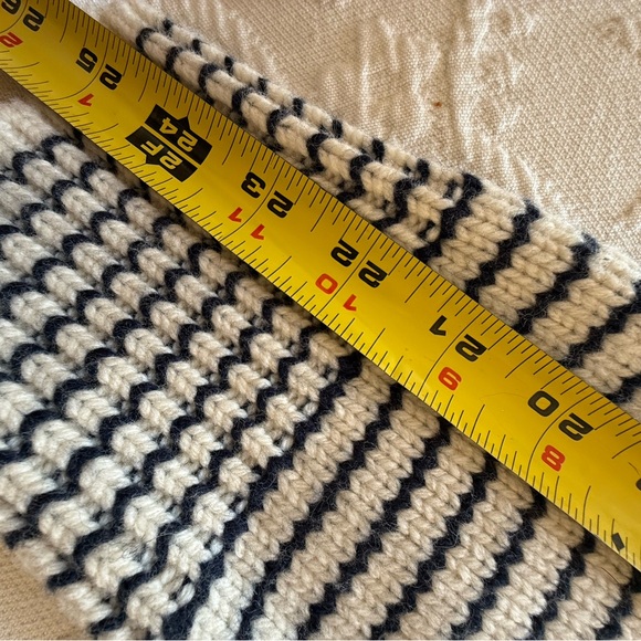 J CREW Blue and Cream Men's Sweater - Picture 11 of 11